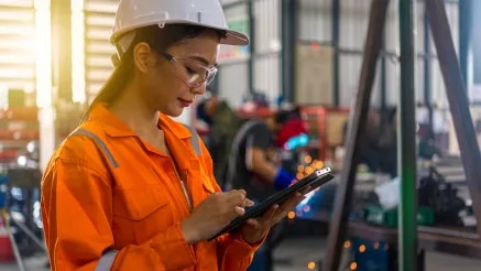 Worker with tablet