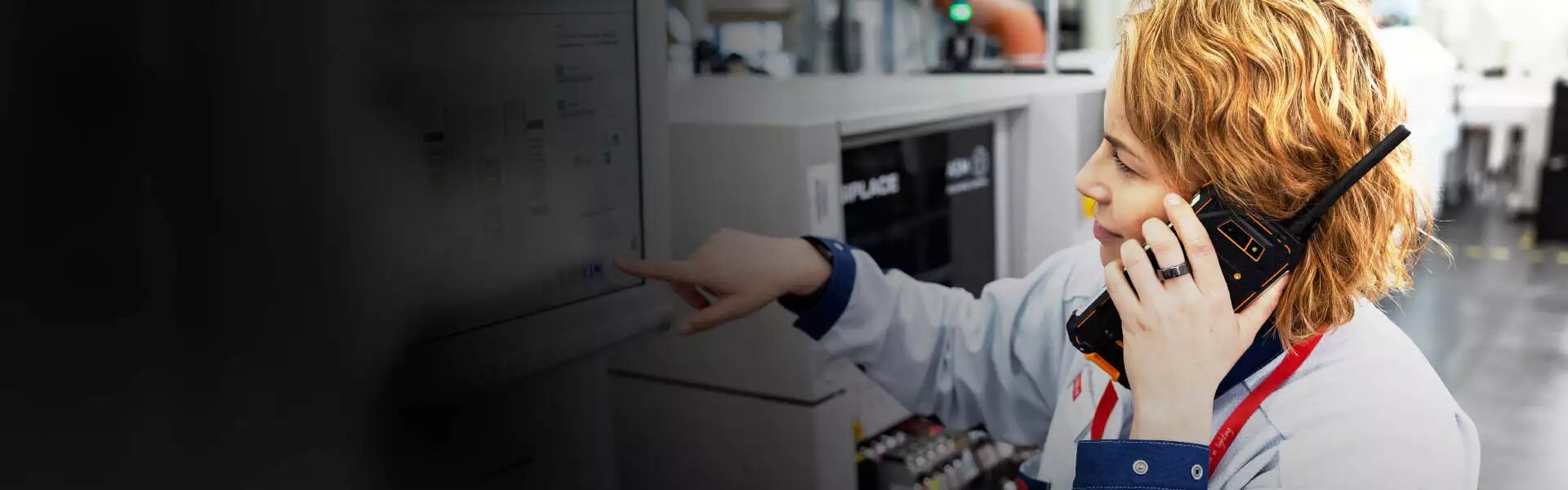 Worker with Nokia Industrial handheld